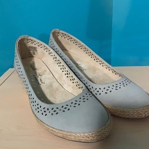 Coldwater Creek Walk with Me Size 7W Khaki Suede Wedge with Woven Trim